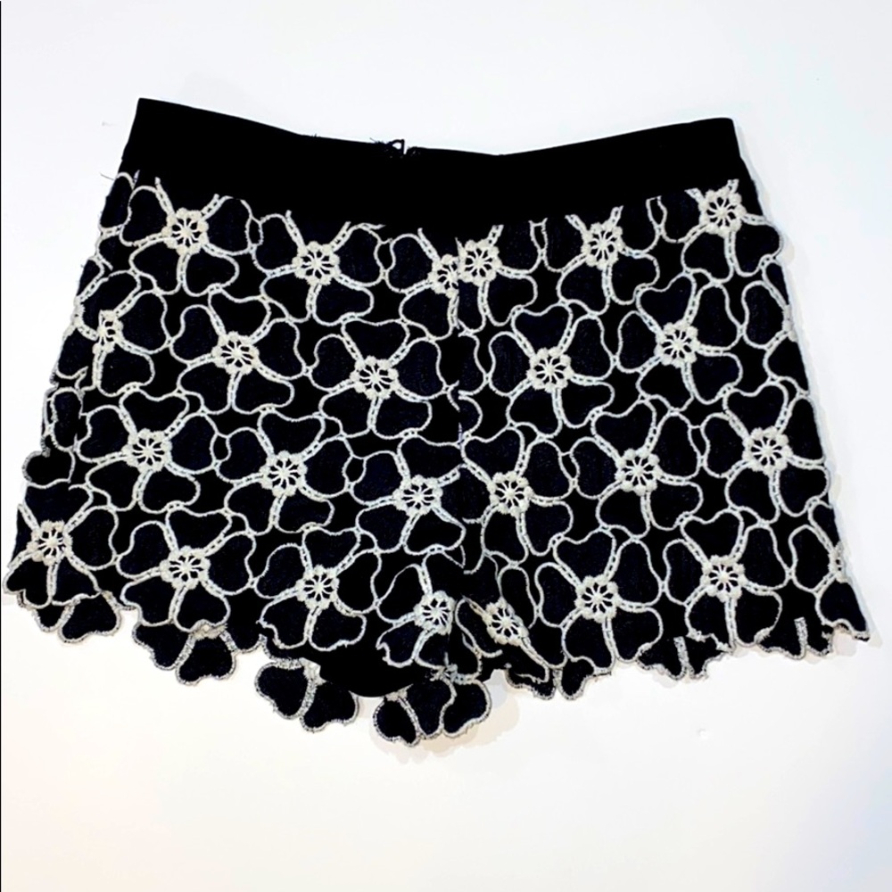 Alice And Olivia Macrame Floral Shorts - Size 0 - Picture 1 of 5